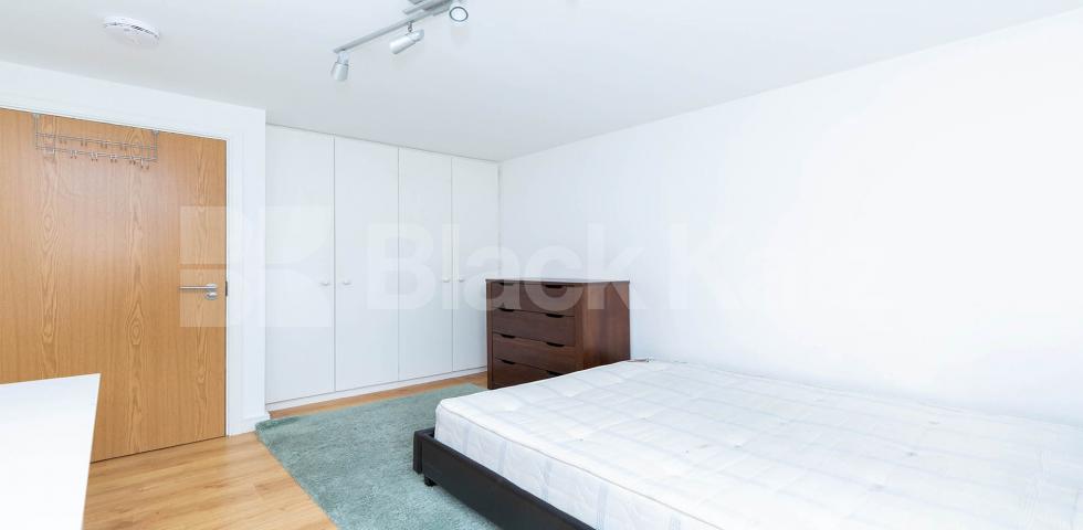 			SPACIOUS 3 BED MINS TO TUBE!, 3 Bedroom, 1 bath, 1 reception Flat			 Criterion Mews, ARCHWAY 